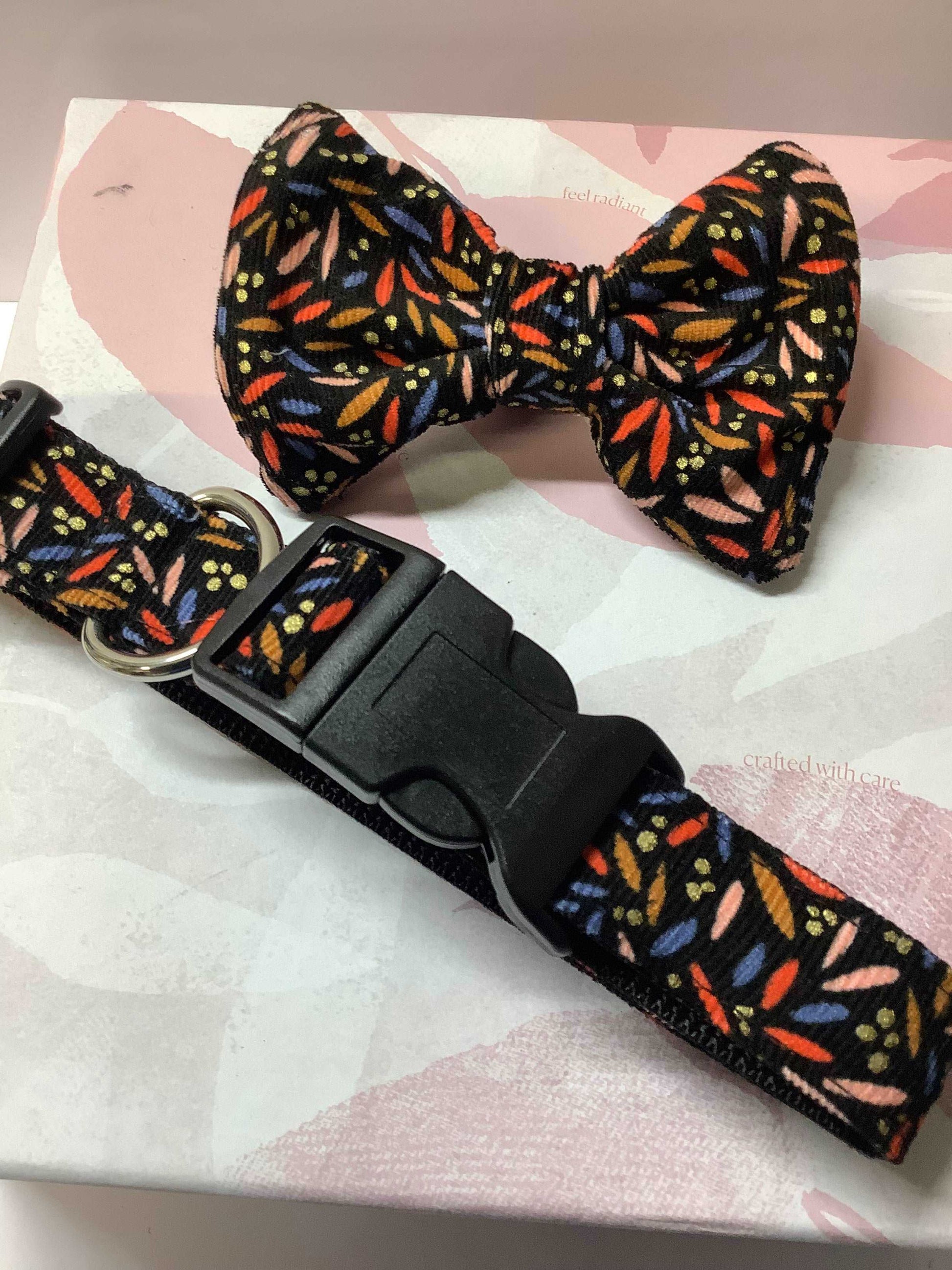 Colourfull design  dog collar and bow tie set - happy-dogs-togs