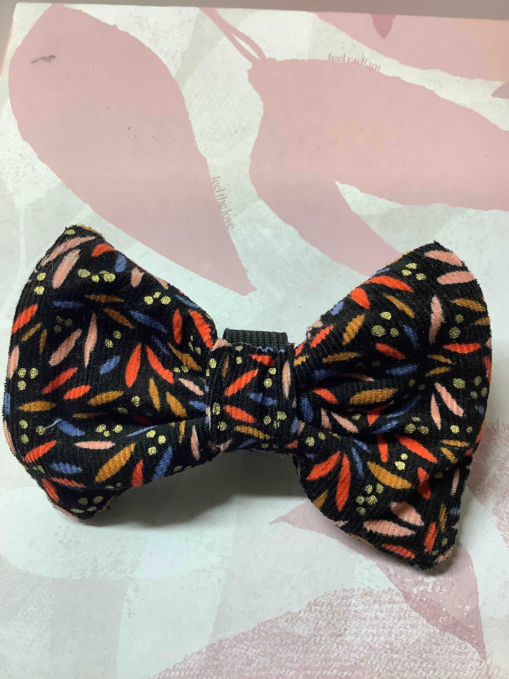 Colourfull design  dog collar and bow tie set - happy-dogs-togs