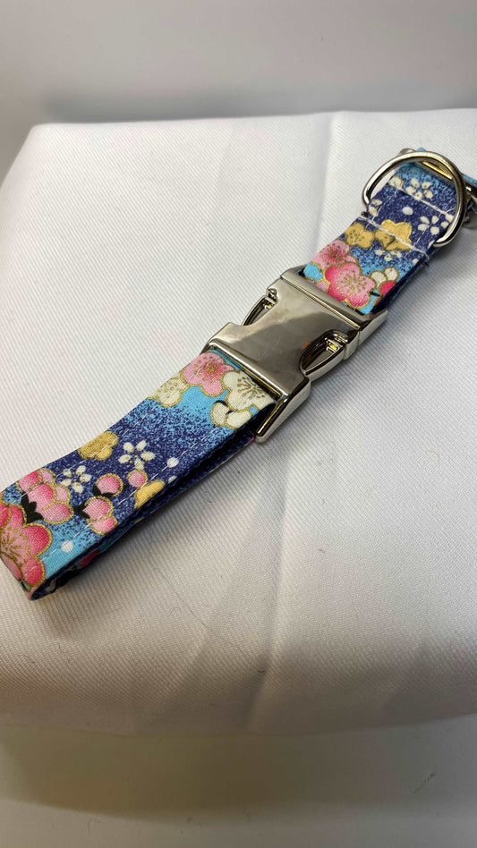 Blue Oriental design dog collar Fits 14" - 19"