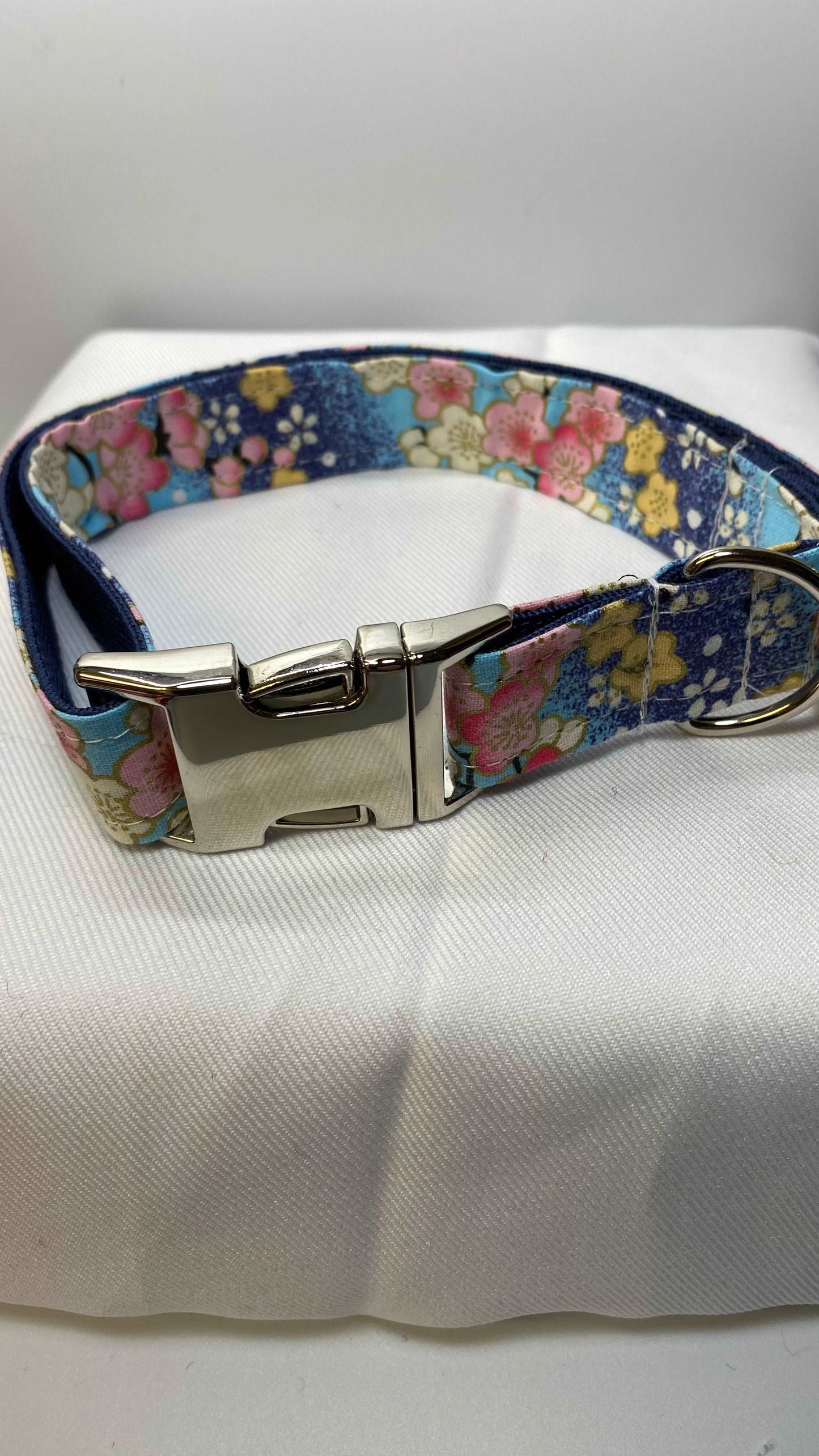 Blue Oriental design dog collar Fits 14" - 19"