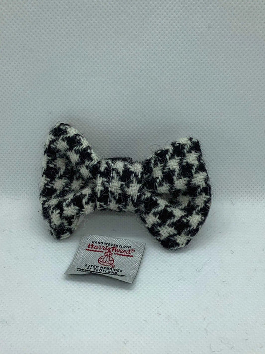  Harris Tweed dog bow tie in Black and White Houndstooth