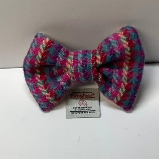 Harris tweed dog bow tie, Pink, White and Blue Houndstooth, Medium size